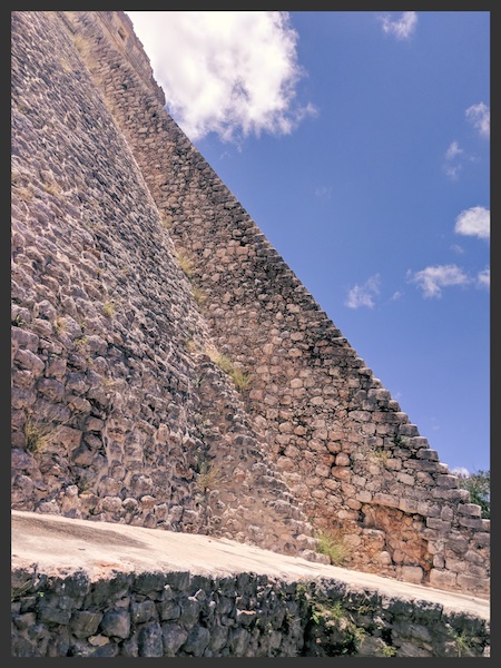 The side view of the pyramid in Uxmal